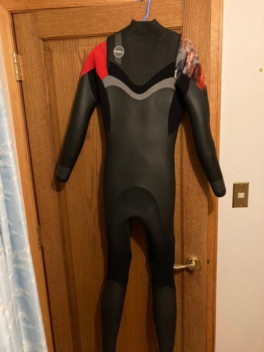 暖かさと動きやすさとカッコ良さの揃ったウエットスーツ！！