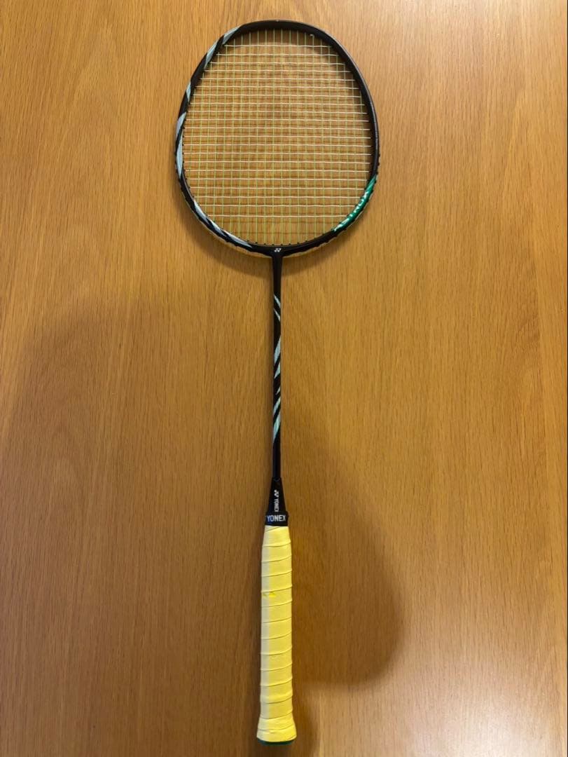 美品　YONEX アストロクス11 ASTROX11