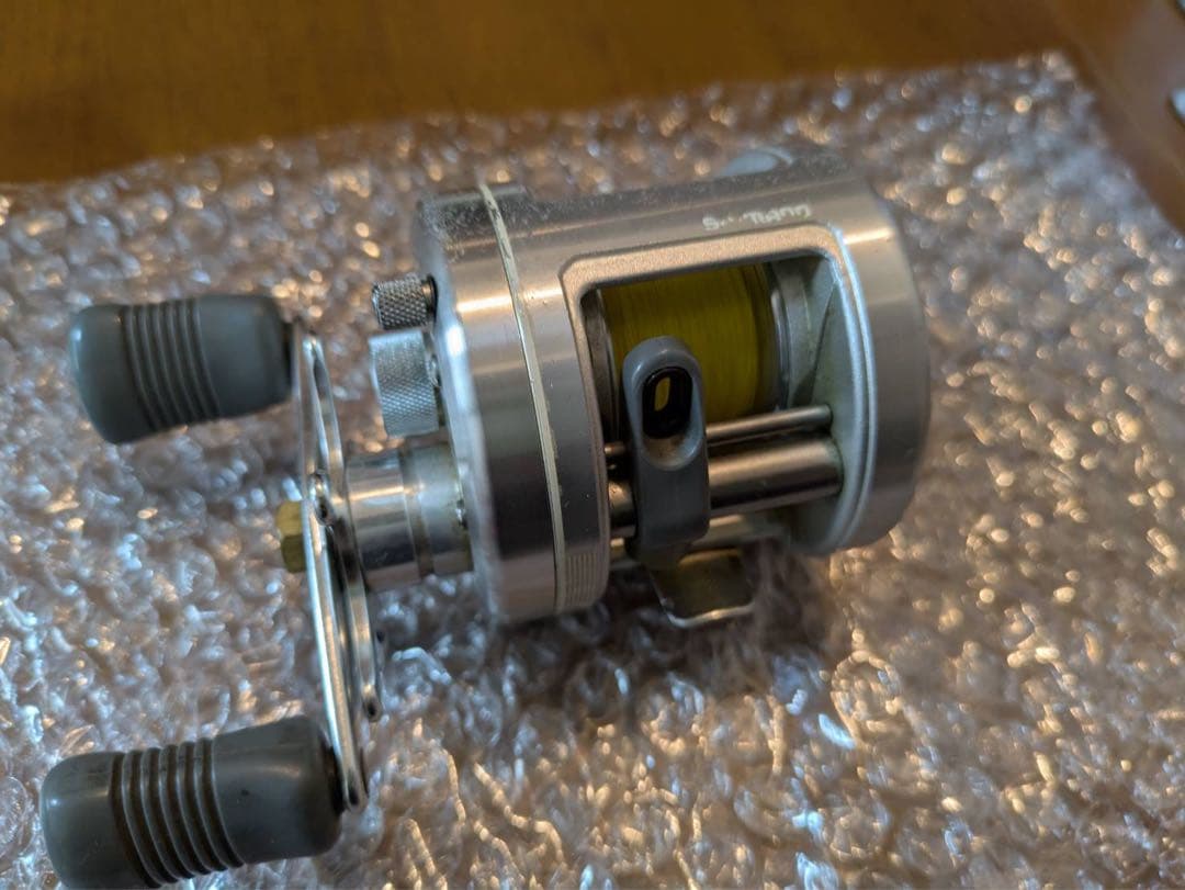 【良品】名機 シマノ 92カルカッタ200 丸型ベイト クラシック