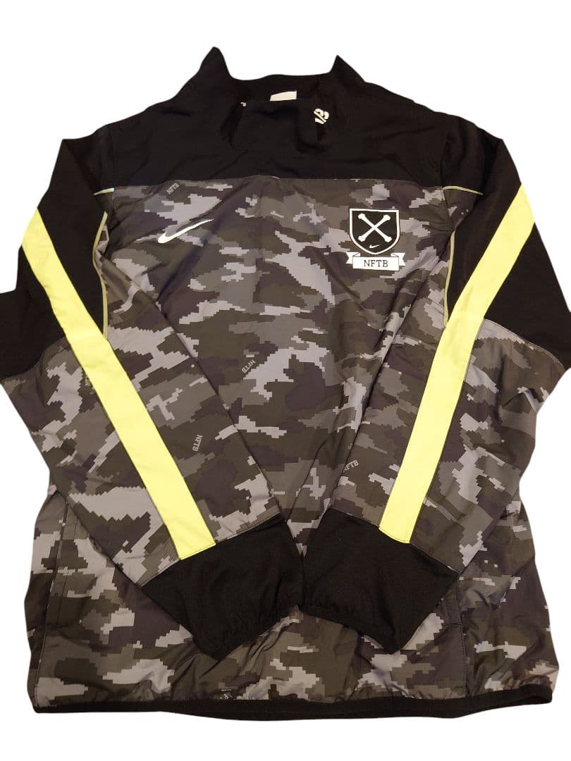 NIKE　NFTB 厚手ピステ　カモフラ柄　セットアップ