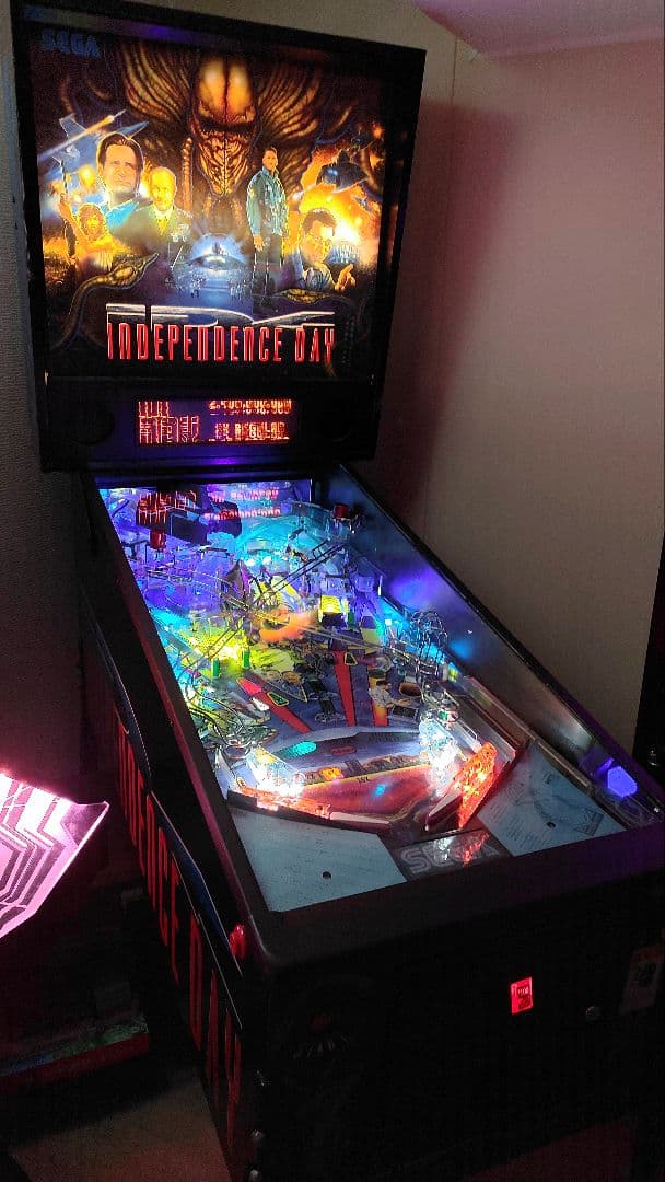 ピンボールマシン　インデペンデンス・デイ