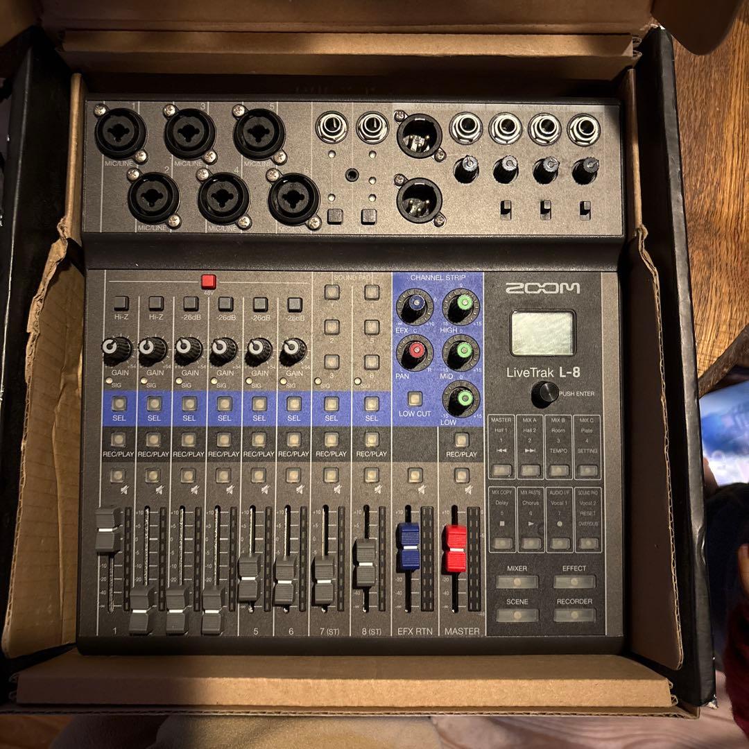 ZOOM LiveTrak L-8 デジタルミキサー