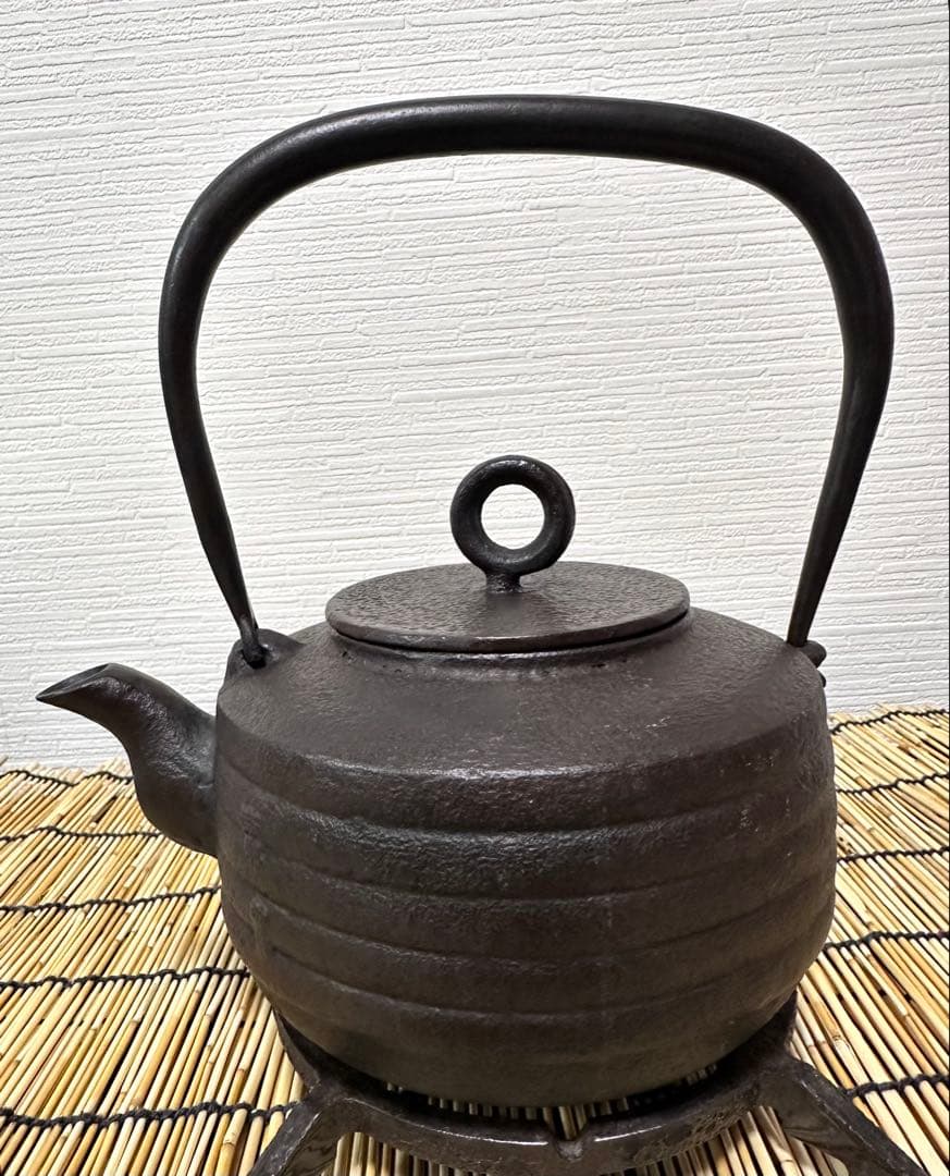 未使用、保管品　岩手県奥州 佐秋鋳造所 佐藤守巨造 真作保証　南部鉄瓶 南部鉄器