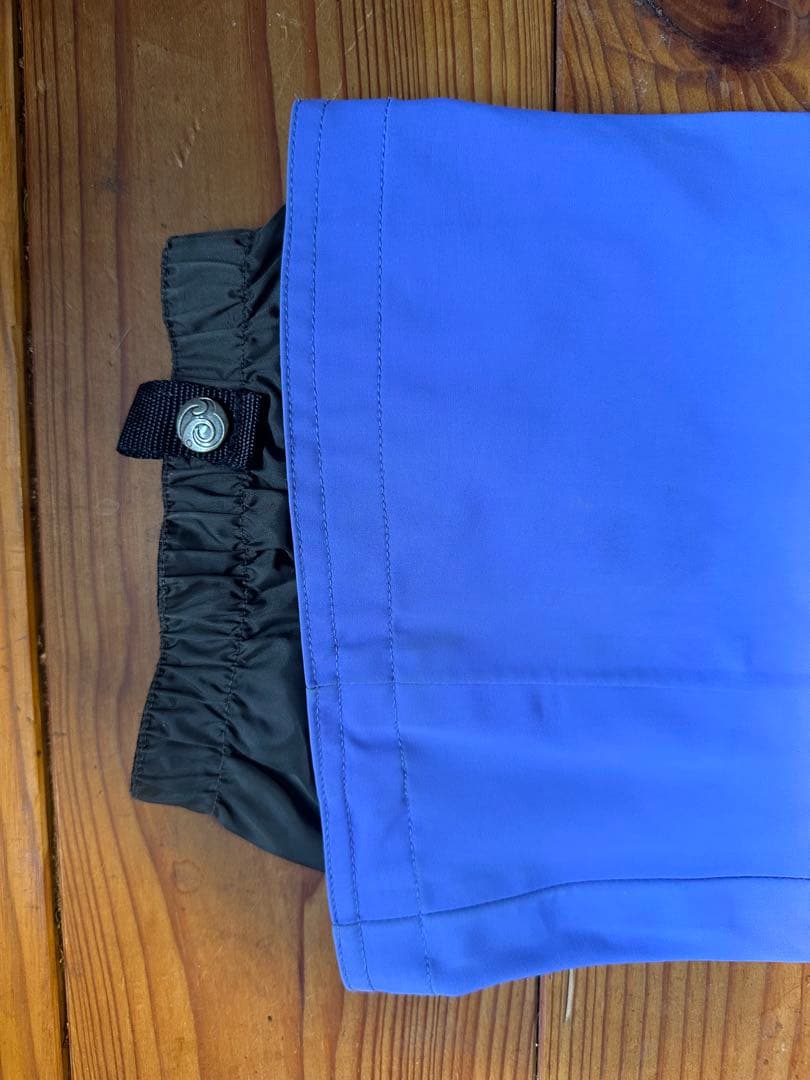 P.RHYTHM yoteipants プリズム　スノーパンツ　XS 女性着用