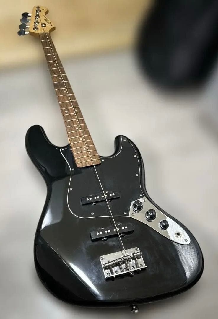 legend エレキベース ブラック