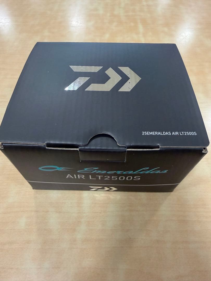 新品　ダイワ スピニングリール 25エメラルダス AIR LT2500S
