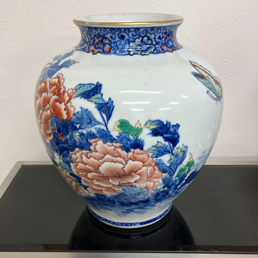 花と蝶の手描き陶器花瓶