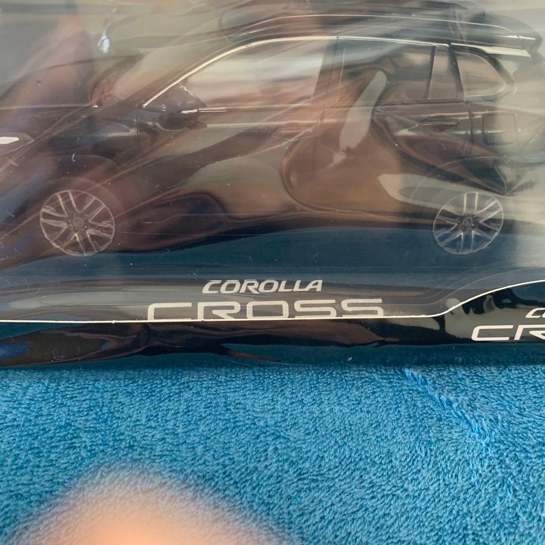 1/30ミニカーカローラクロス　マイナーチェンジ後ブラックマイカ