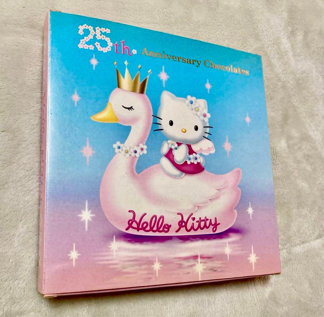 サンリオ キティ25周年アニバーサリー缶記念バッチ【激 レア❗️】スワン