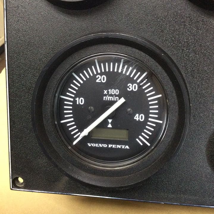 ボルボ　計基盤