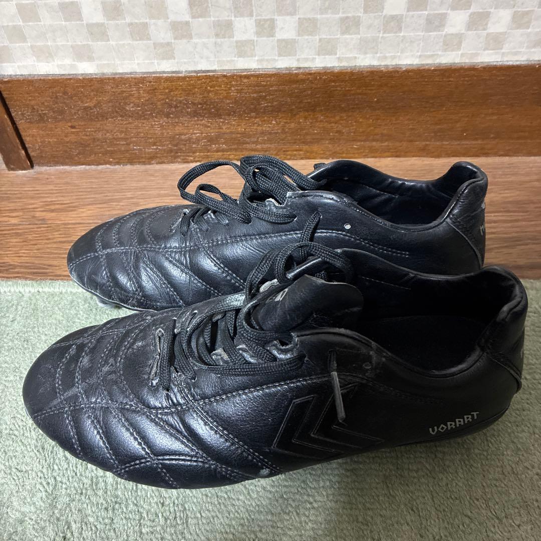 VORRAT ブラックサッカーシューズ