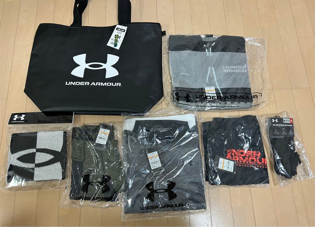 アンダーアーマー Sサイズ 2025年 福袋
