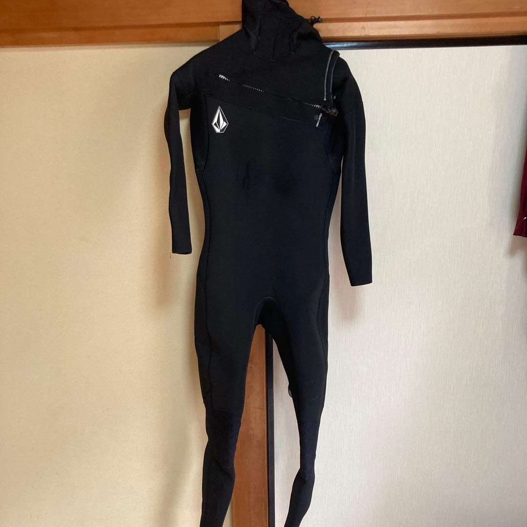 VOLCOM フード付き ブラック フルスーツ