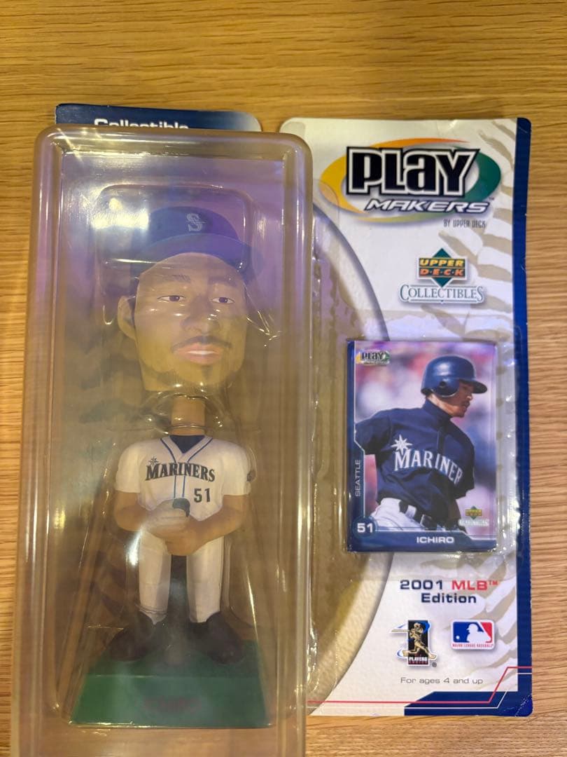 イチロー 2001 MLBエディション フィギュアとカードセット
