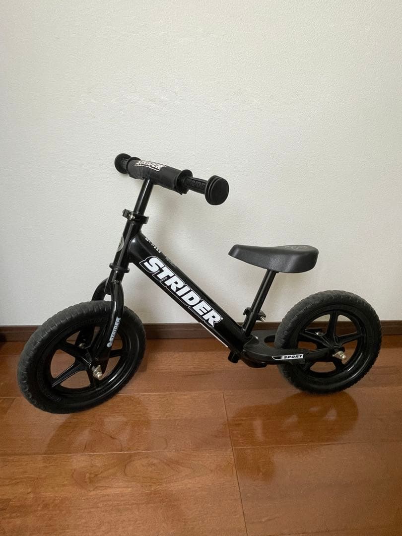 STRIDER バランスバイク ブラック