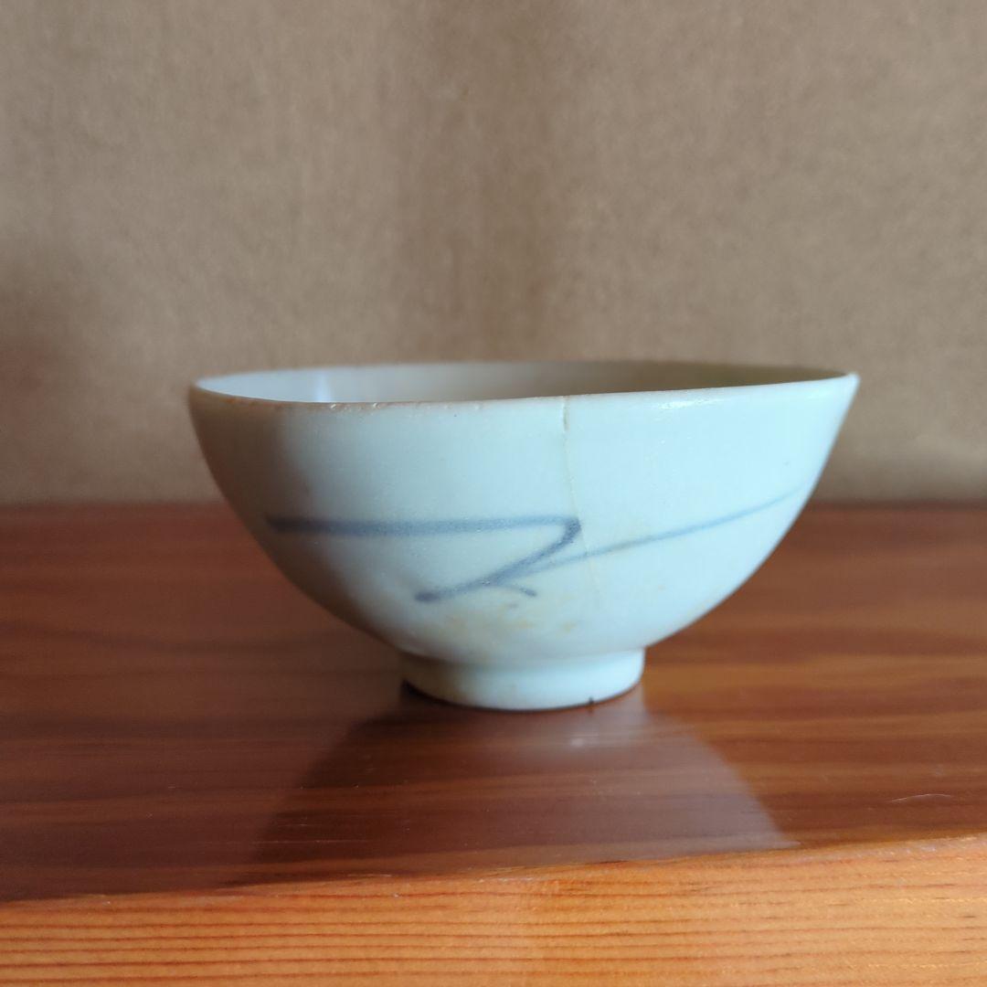 淡い青色の陶器茶碗　おわん　直径約10cm　初期伊万里　骨董　古美術