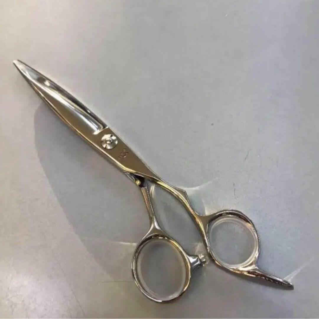 6インチシザー 新品未使用　安定感あるとても扱いやすいハンドル　最高のグリップ！