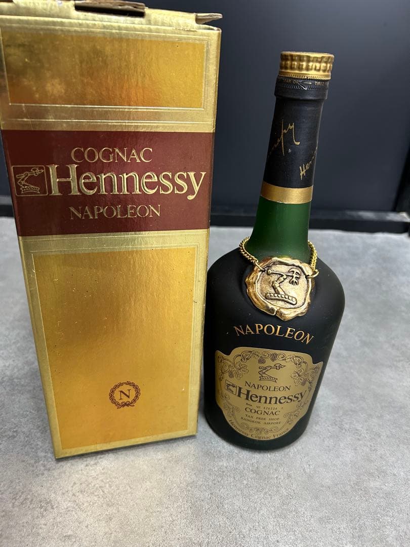Hennessy Napoleon コニャック　箱あり