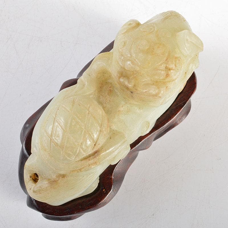 中国　玉石彫刻　神獣　紙鎮　置物　唐木台付　C　R5462