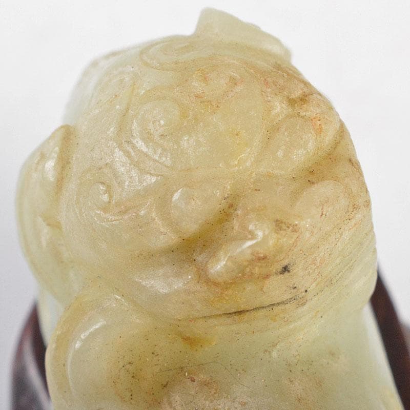 中国　玉石彫刻　神獣　紙鎮　置物　唐木台付　C　R5462