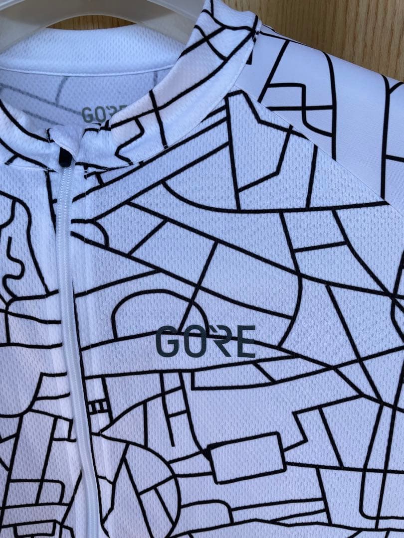 ゴアテックス　プリントジャージ　美品