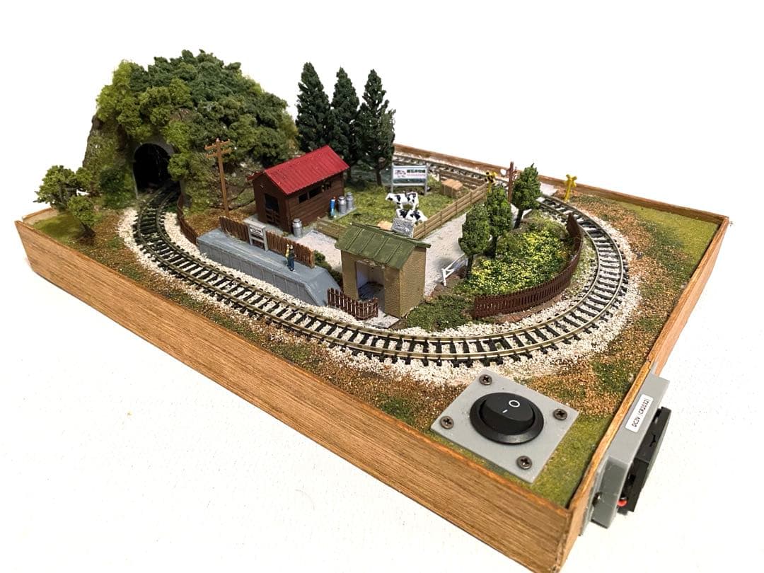 Nゲージ　鉄道　ミニジオラマレイアウト　牧場のある情景　bトレイン専用　駅