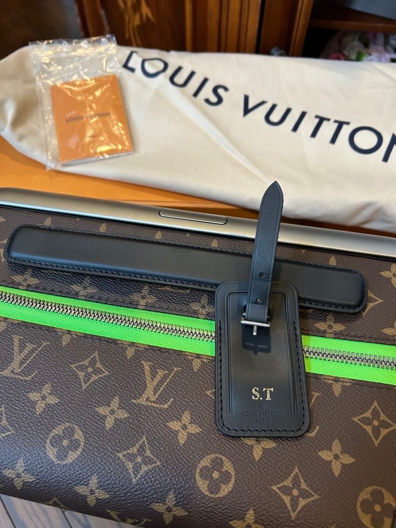 お値下げしました。 ルイヴィトン　ホライゾン55 限定