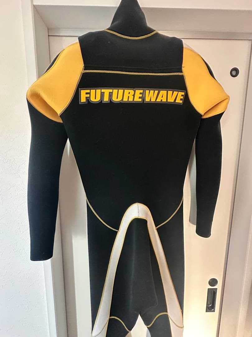 FUTURE WAVE フルスーツ 黒/黄
