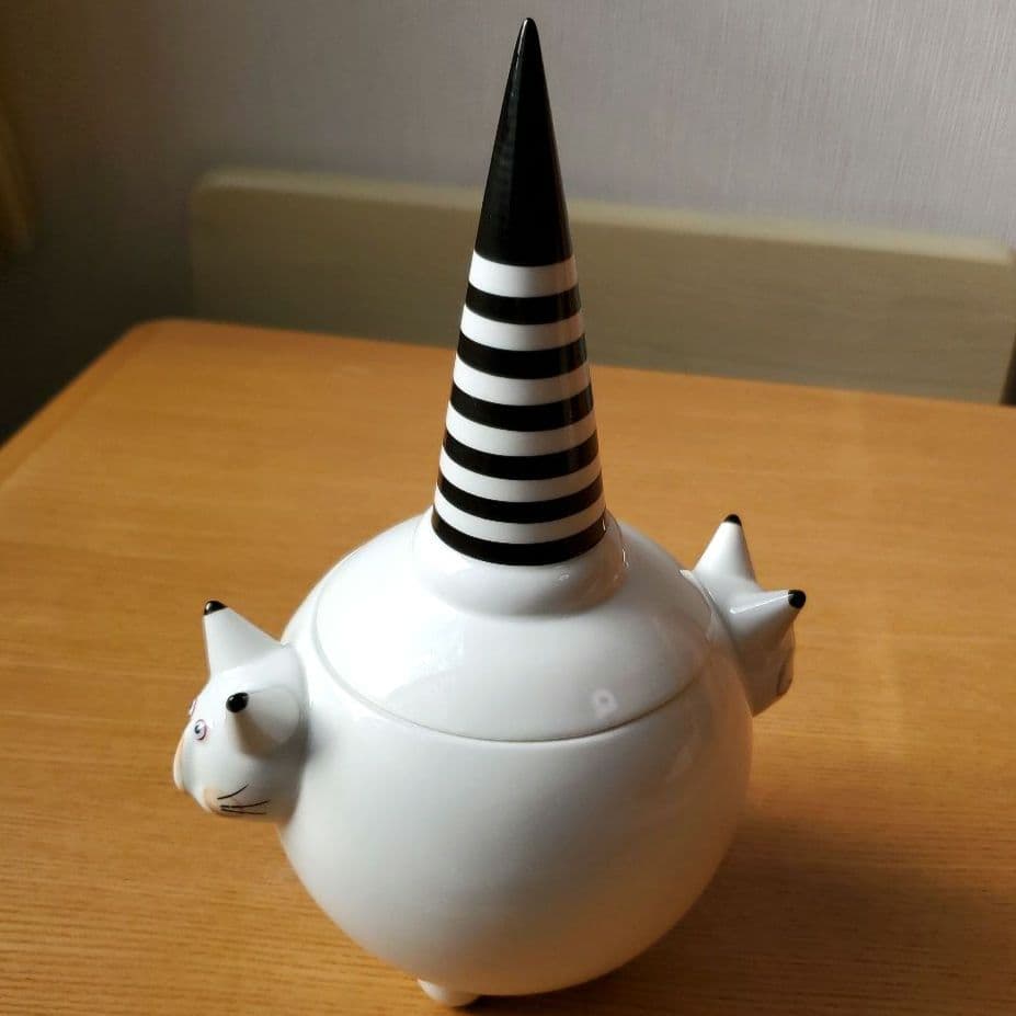 ２匹のネコの置物 美品