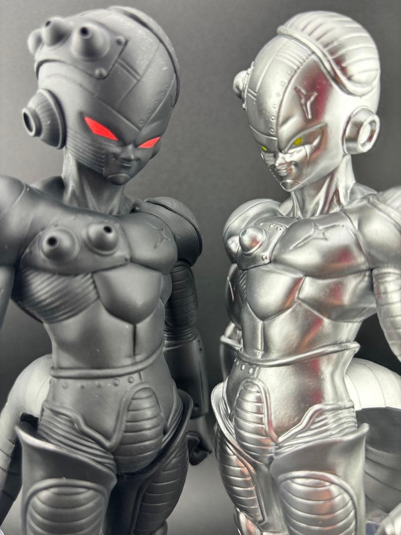 ✨ 一番くじドラゴンボール E賞メカフリーザ　リペイント　白黒2体セット箱あり✨