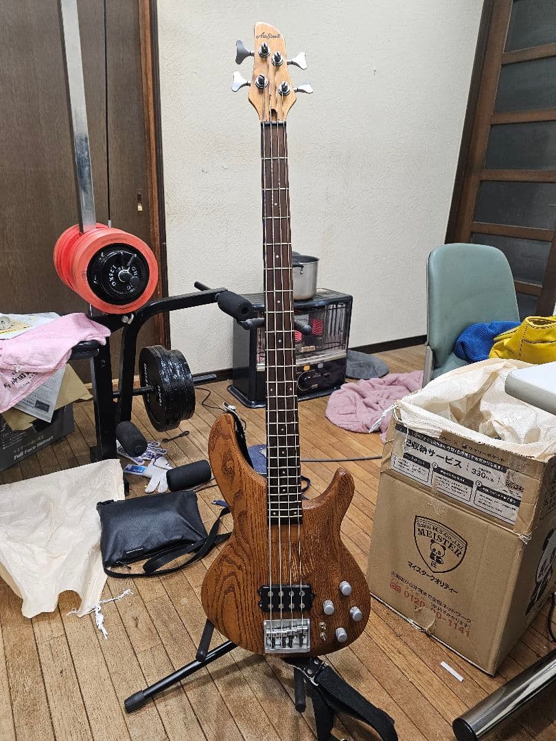 Aria ProⅡのエレキベース、IGB-68/Naturalです。