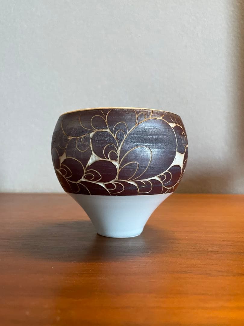 伊藤剛俊　初期　ブラウン掻き落とし　器