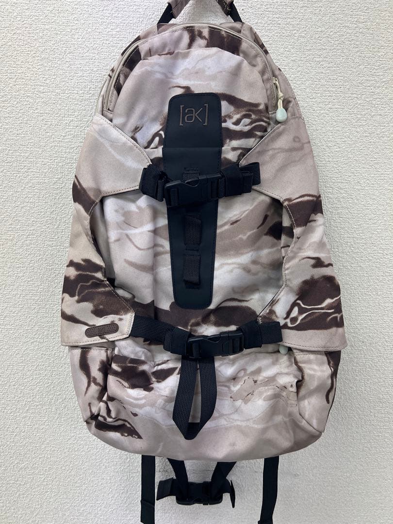 Burton ak 迷彩バックパック