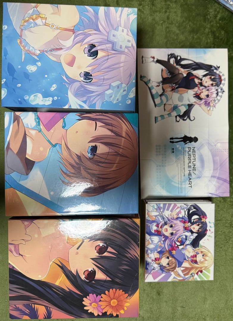 b*須様 【大量】ネプテューヌ関連商品 BD+特典ケース4種+タペストリー20本