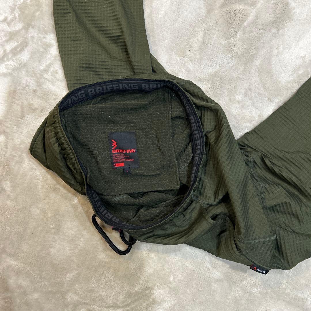 ブリーフィング オリーブ色フーディーとパンツセット