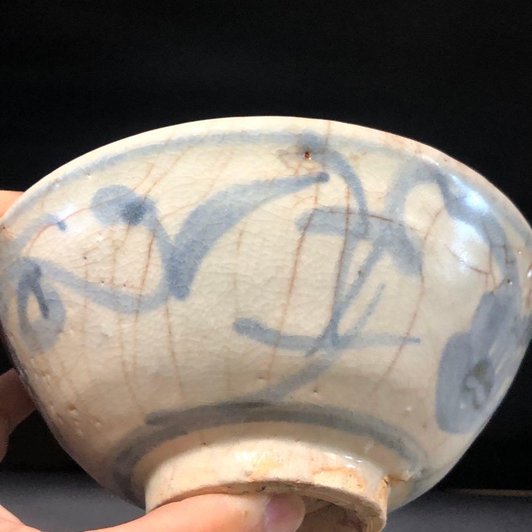 究極の古美術⬛︎蔵の奥から美しい藍色の手描きの抹茶茶碗がで出来ました。美しい茶道具