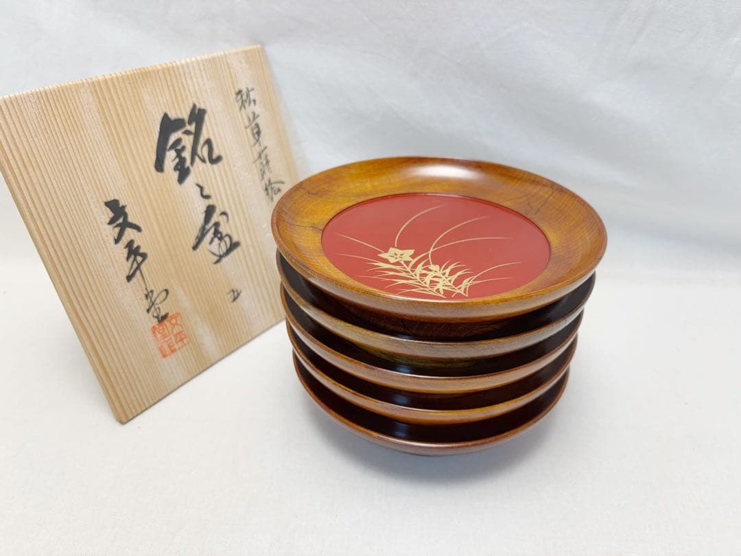 未使用 茶道具 文平堂作 木製漆器 金彩秋草蒔絵 銘々皿5客組 丸皿 和菓子共箱