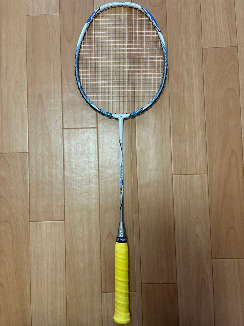 バドミントンラケット　ヨネックス ボルトリック60 4U