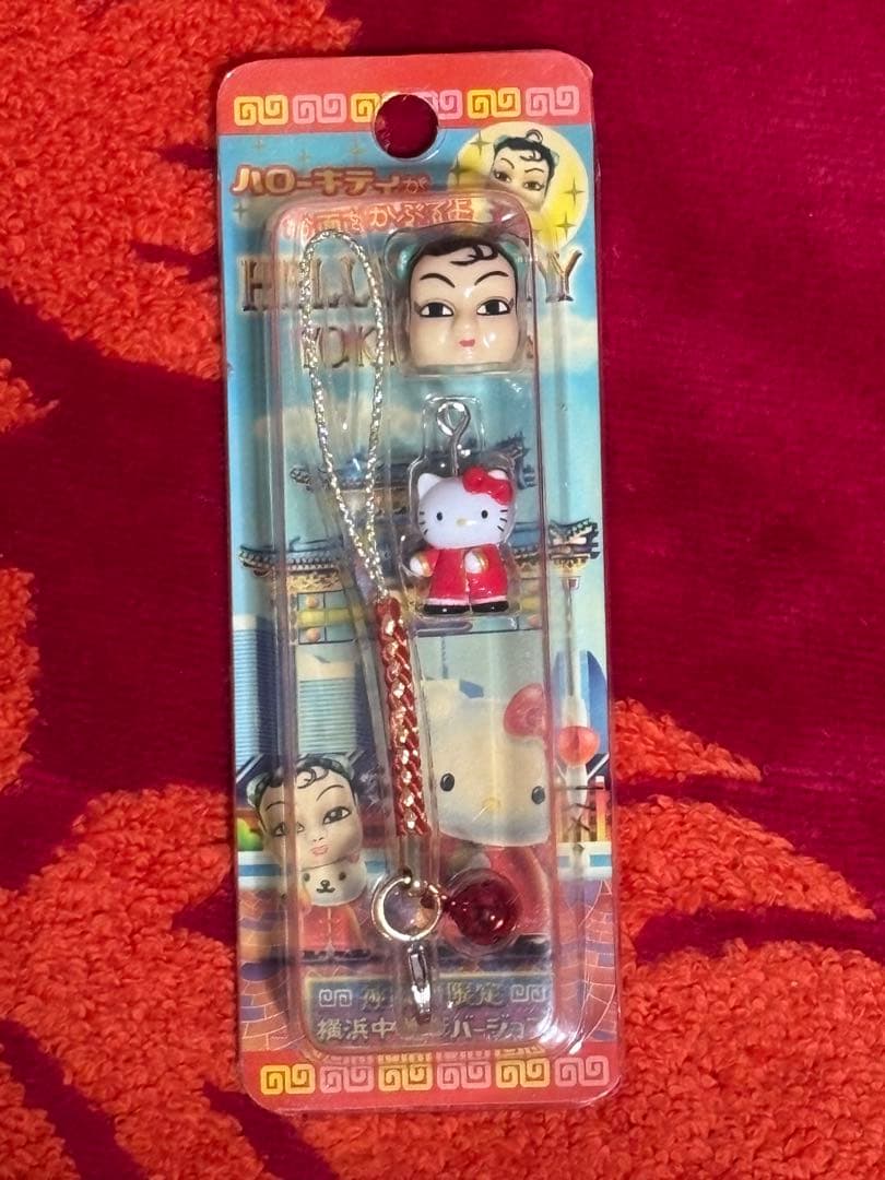ハローキティ ストラップ 赤い衣装
