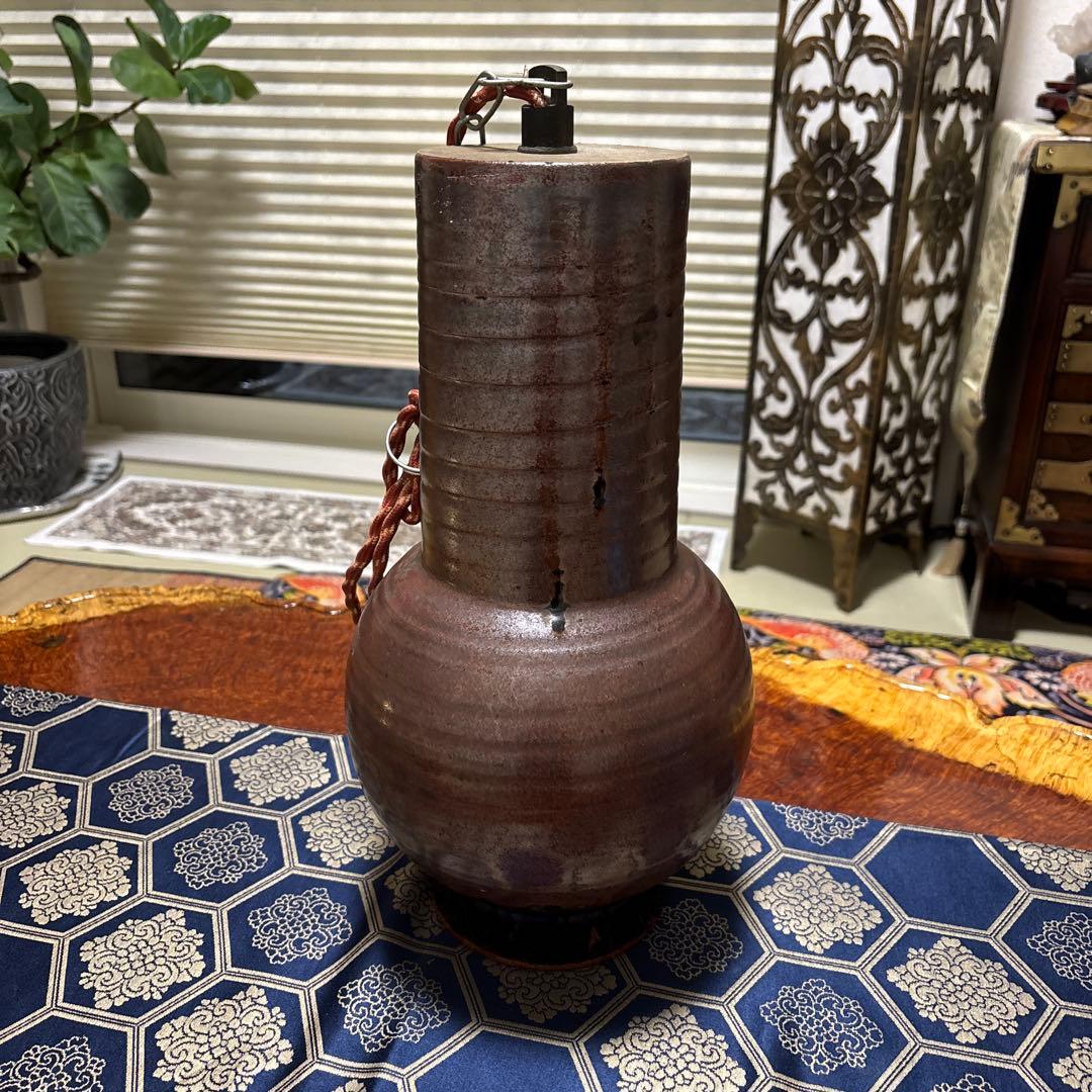 陶器製の茶色の照明器具