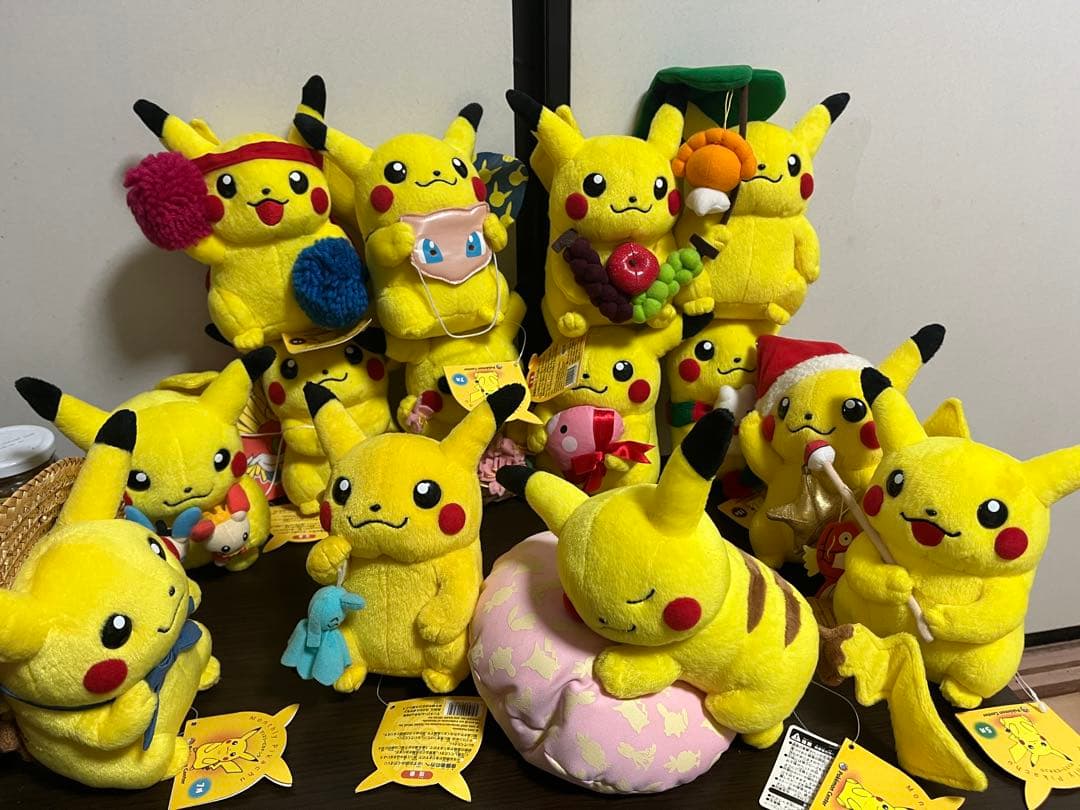 ポケモンまとめ売り ポケモンセンターマンスリーピカチュウ ぬいぐるみ 14セット