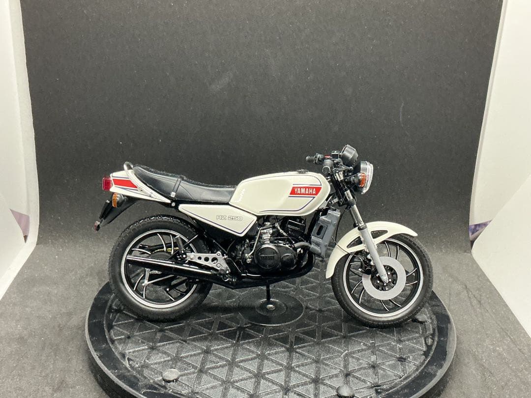 ⑦ ヤマハRZ250 1/12スケールプラモデル完成品