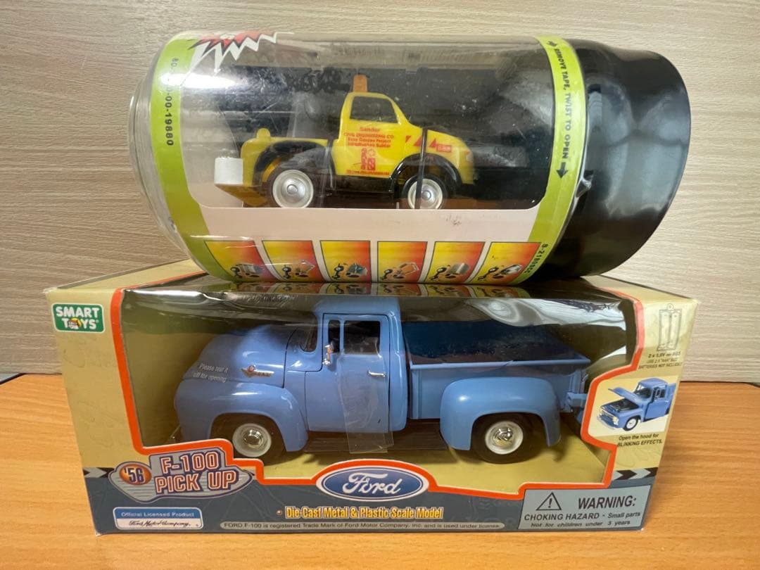 北箱　FordF-100 PickUpミニカーイエロートラックミニカー容器入り