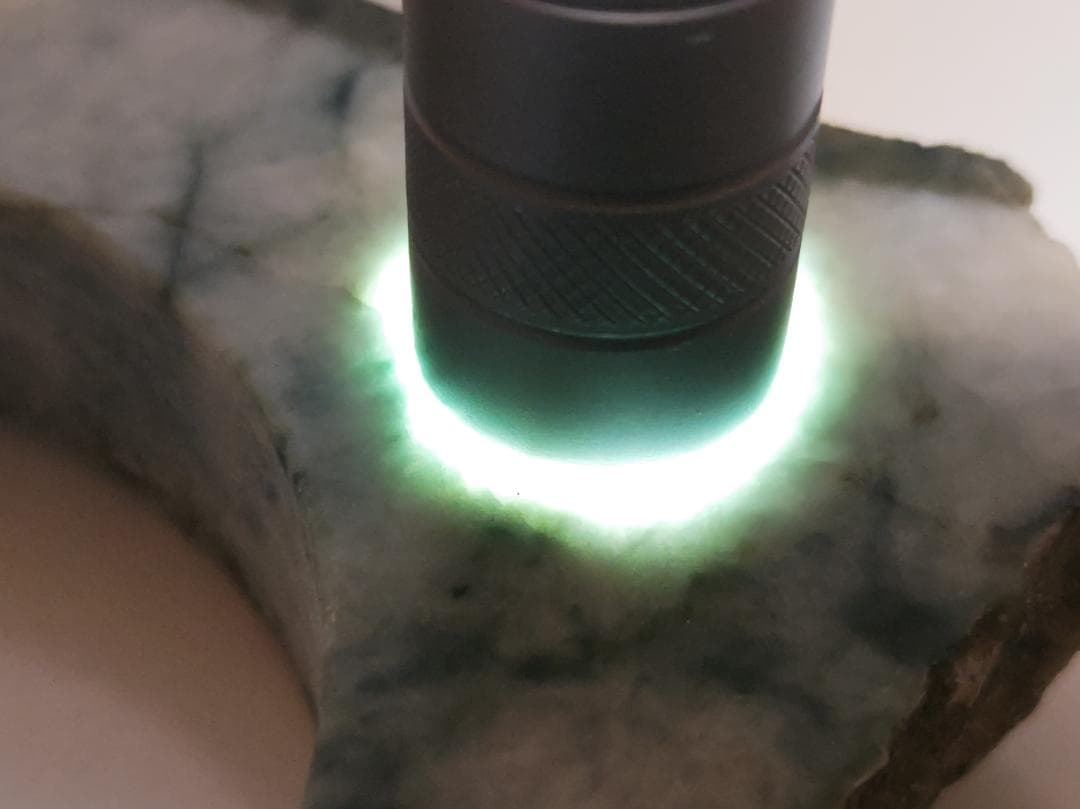 白緑 477g 翡翠 ヒスイ 翡翠原石 鑑賞石 原石 自然石 誕生石 鉱物 水石