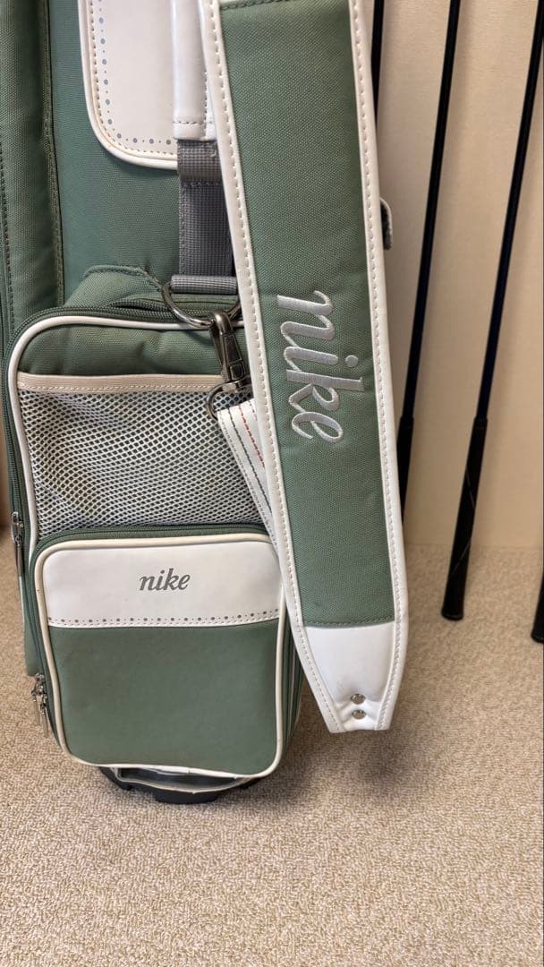 Nike グリーンキャディバッグ　ハーフセット