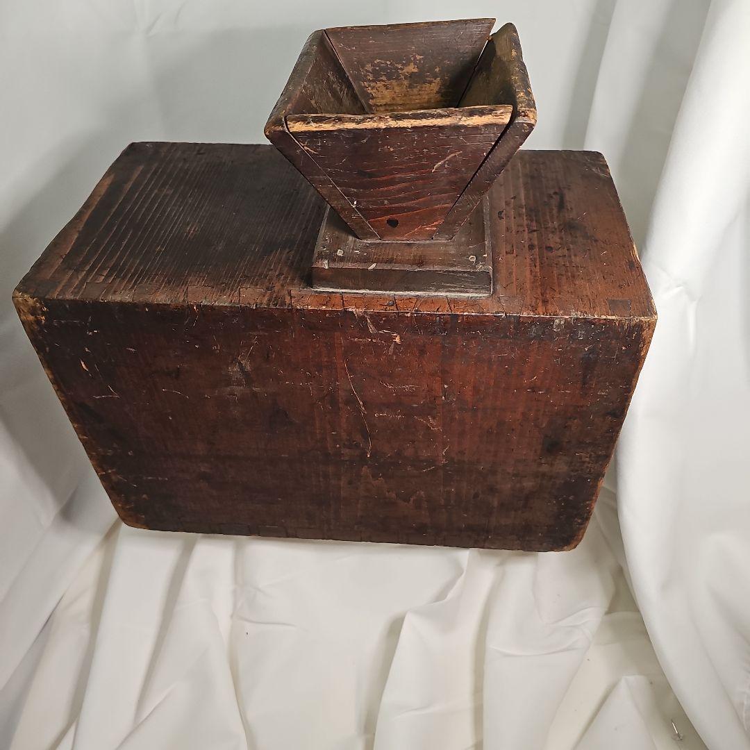 木製アンティークボックス。 銭箱