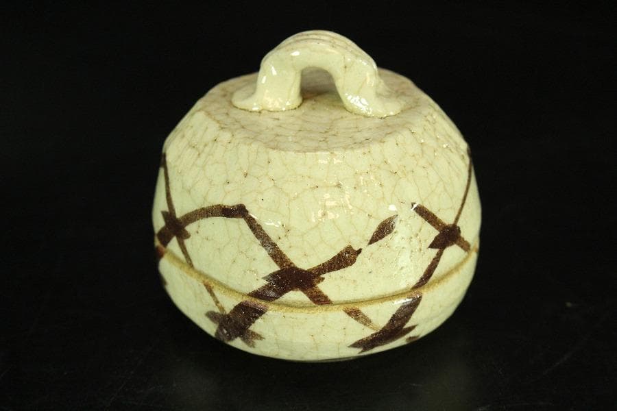 茶道具 絵瀬戸 志野 ハジキ香合 鐡山 共箱 未使用(K-LC667)