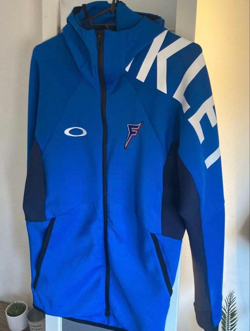 オークリー ファイターズ　フルジップパーカー