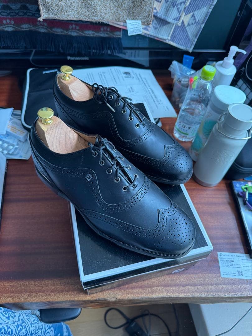 黒レザーウィングチップスパイクシューズ