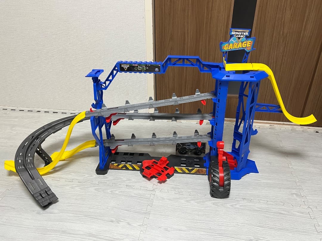 ミニカー Monster Jam Garage Playset